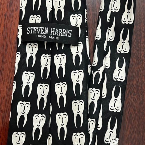 Steven Harris Black and White Patterned Tie with tooth design - Picture 1 of 6